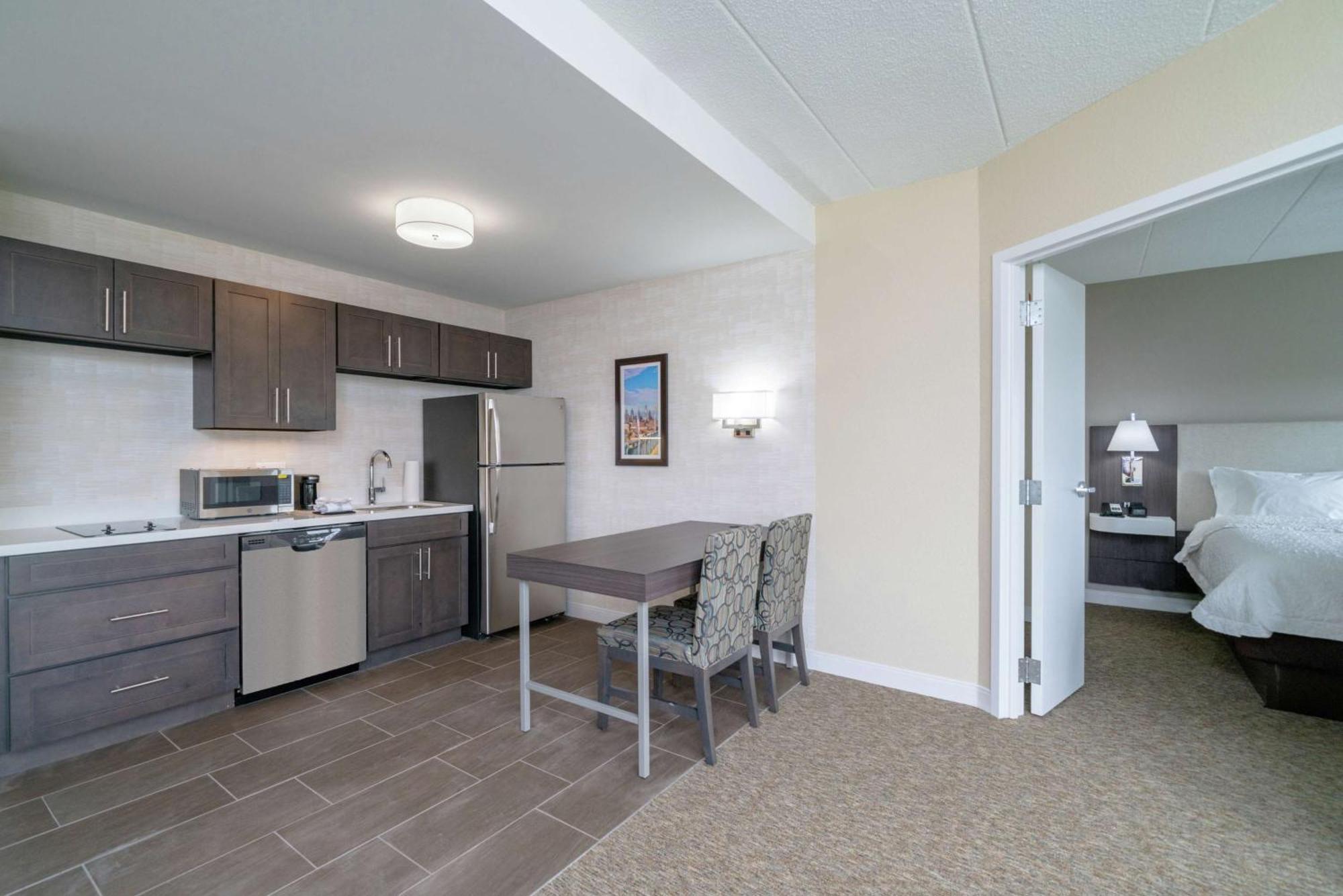 Hampton Inn & Suites Valley Forge/Oaks Phoenixville Exterior photo